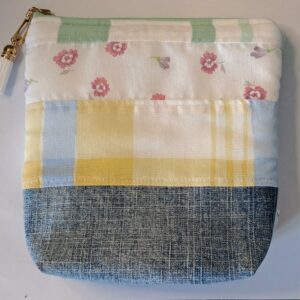 Necessaire Patchwork com Padrões Florais