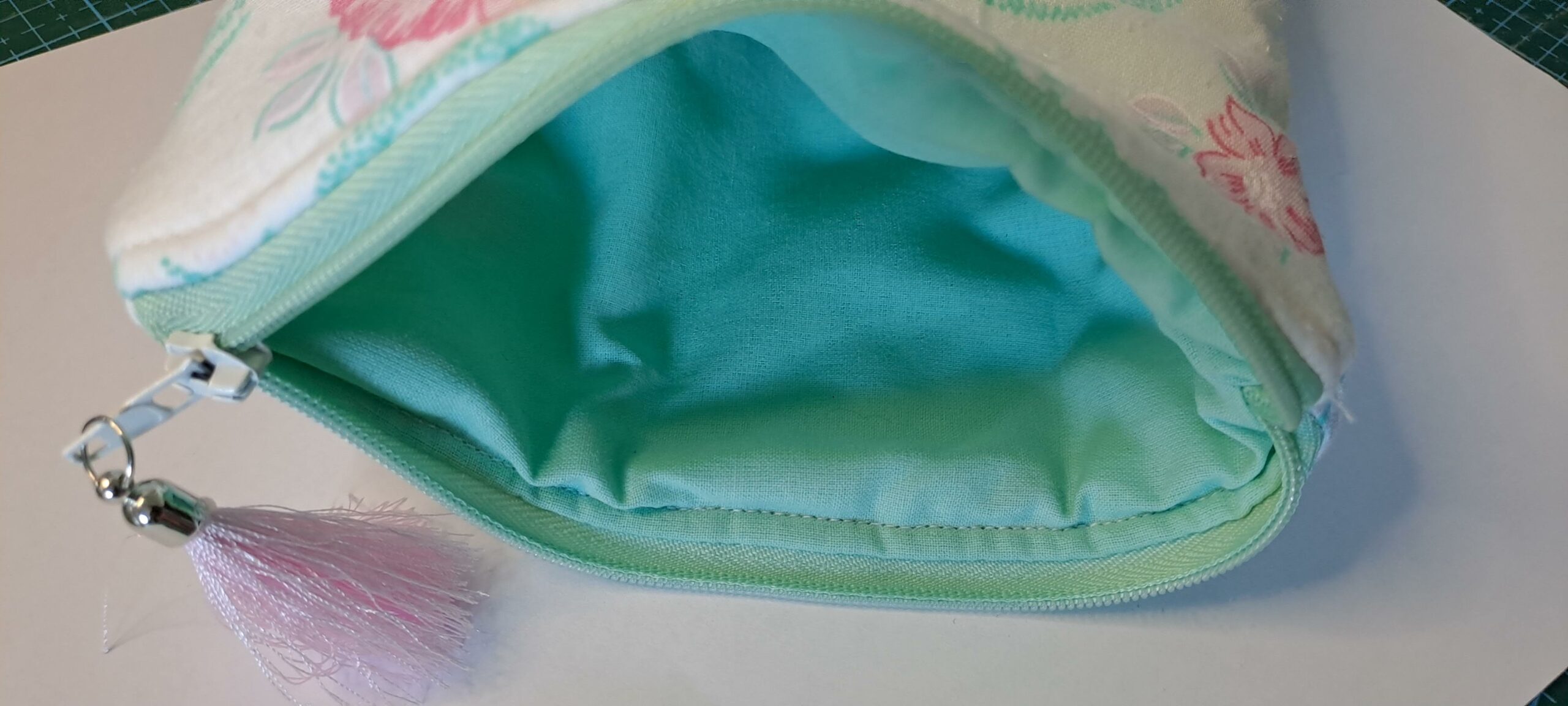 Necessaire Padrão Floral Romântico - Image 2